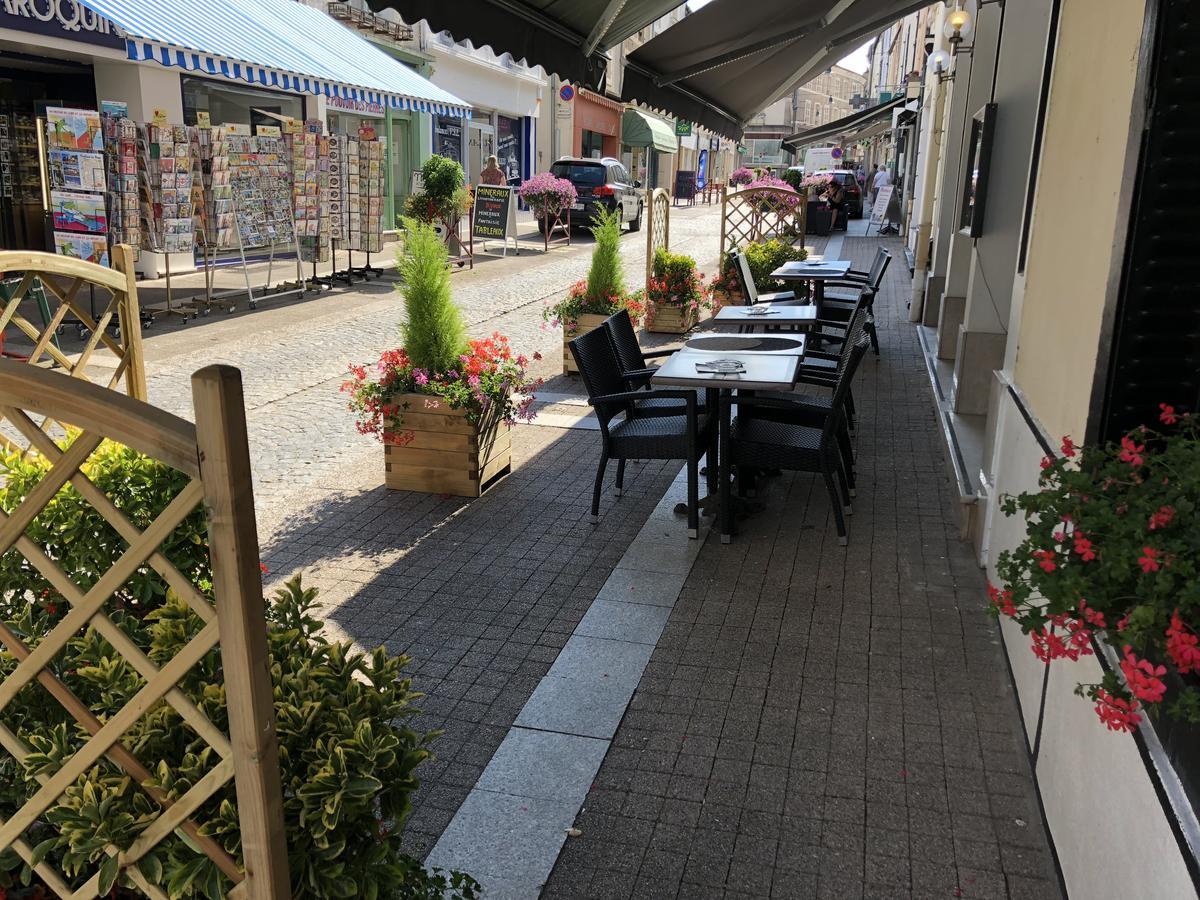 Hotel Restaurant Herard Bourbonne-les-Bains Exterior foto